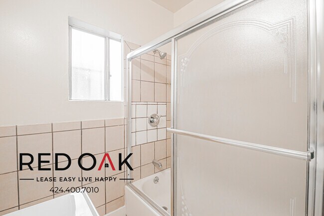 Building Photo - 638 E 82nd St