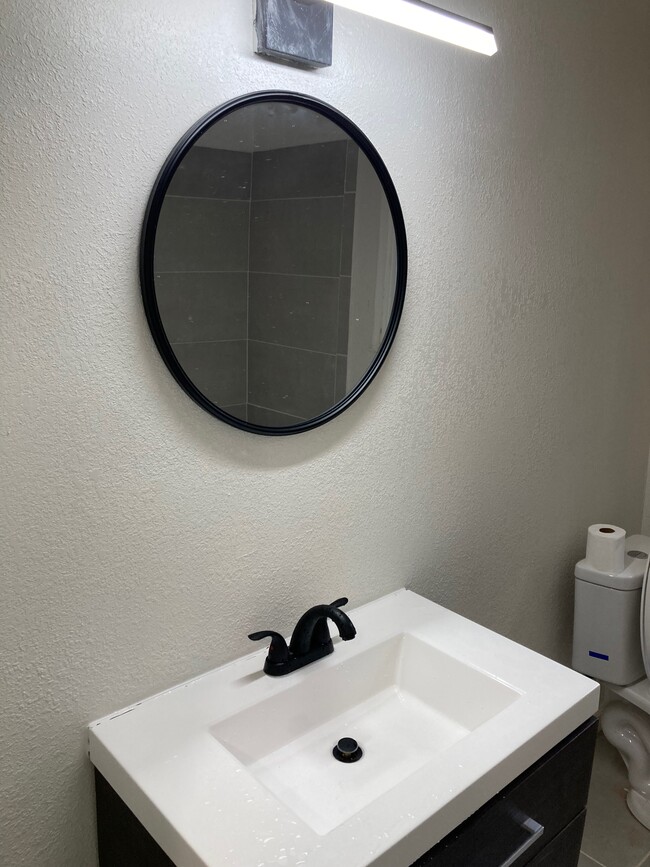 Building Photo - 948 Goldenleaf Way