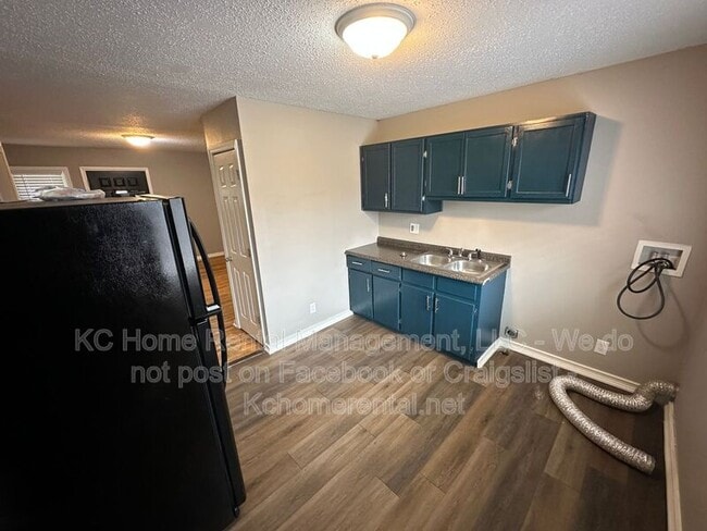 Building Photo - 304 Hill St