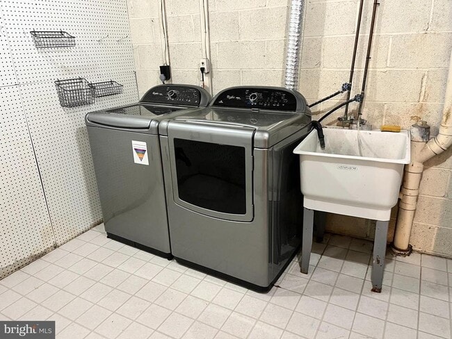 Building Photo - 24 Ballyhaunis Ct