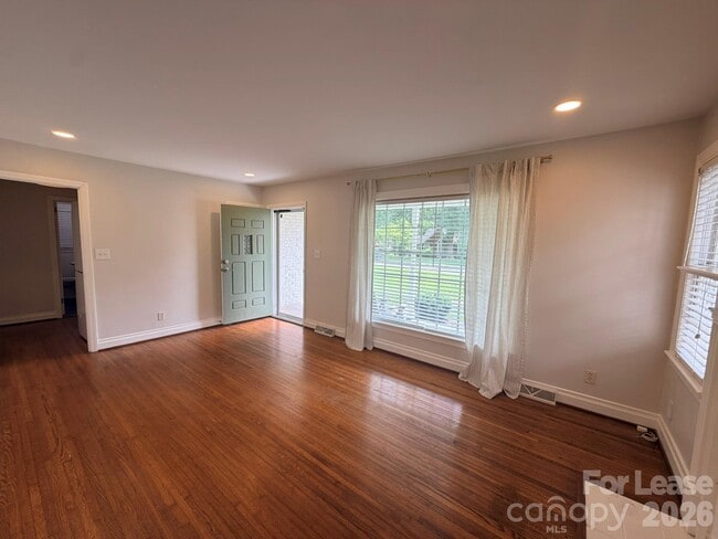 Building Photo - 1411 Richland Dr