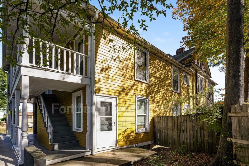 Building Photo - 400 S.Spring St