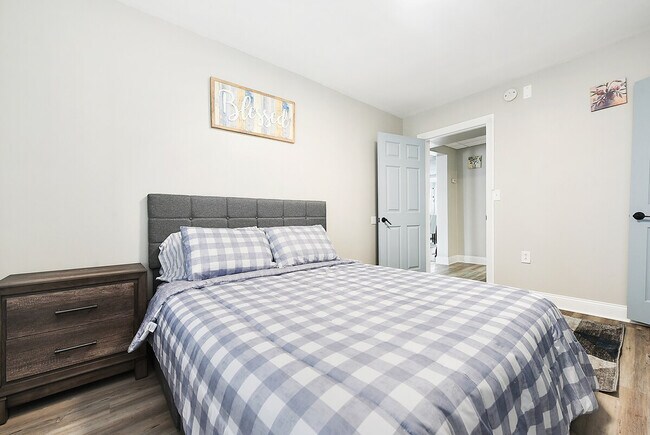 Building Photo - 444 Oneida St