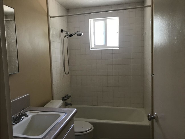 Building Photo - 1225 Zenith Ave