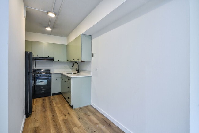 Building Photo - 5125 Blodgett Ave