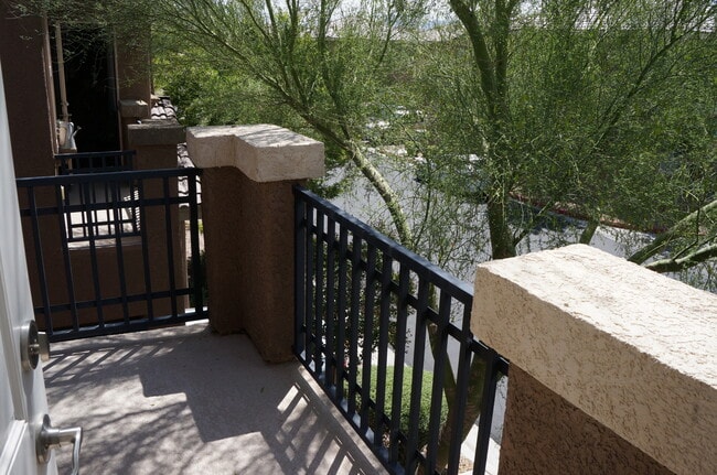 Building Photo - BEAUTIFUL SOUTH LAS VEGAS HOME IN A QUIET ...