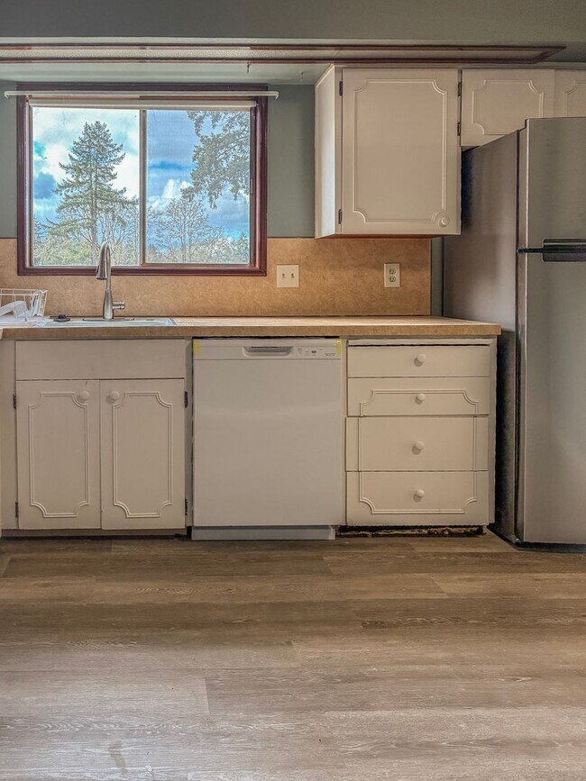 Building Photo - Beaverton Home Available ! Inquire today for a tour !