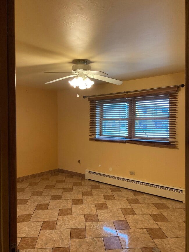 Master Bedroom - 520 N Wolf Rd