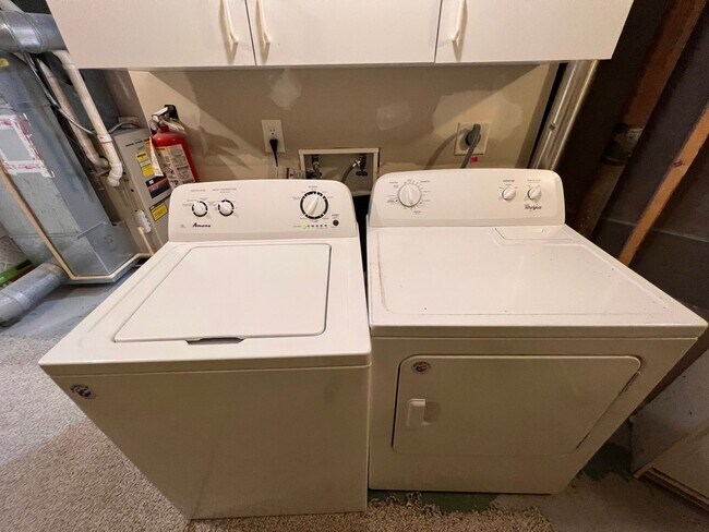 Building Photo - $2,300 | 5 Bedroom, 2 Bathroom HOUSE | Pet...