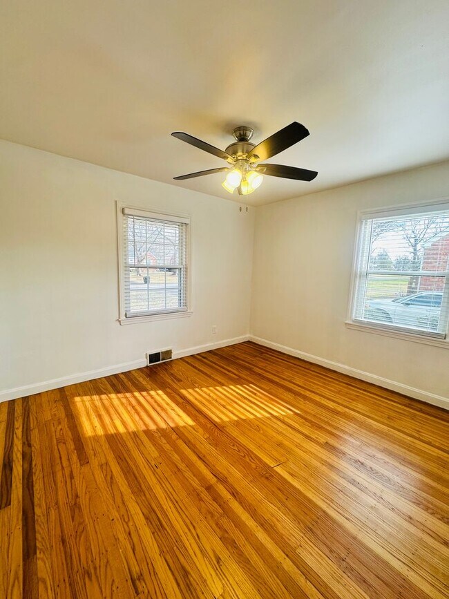 Building Photo - Spacious and stylish home in a prime Louisville location!