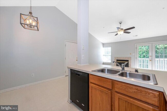 Building Photo - 6330 Bayberry Ct