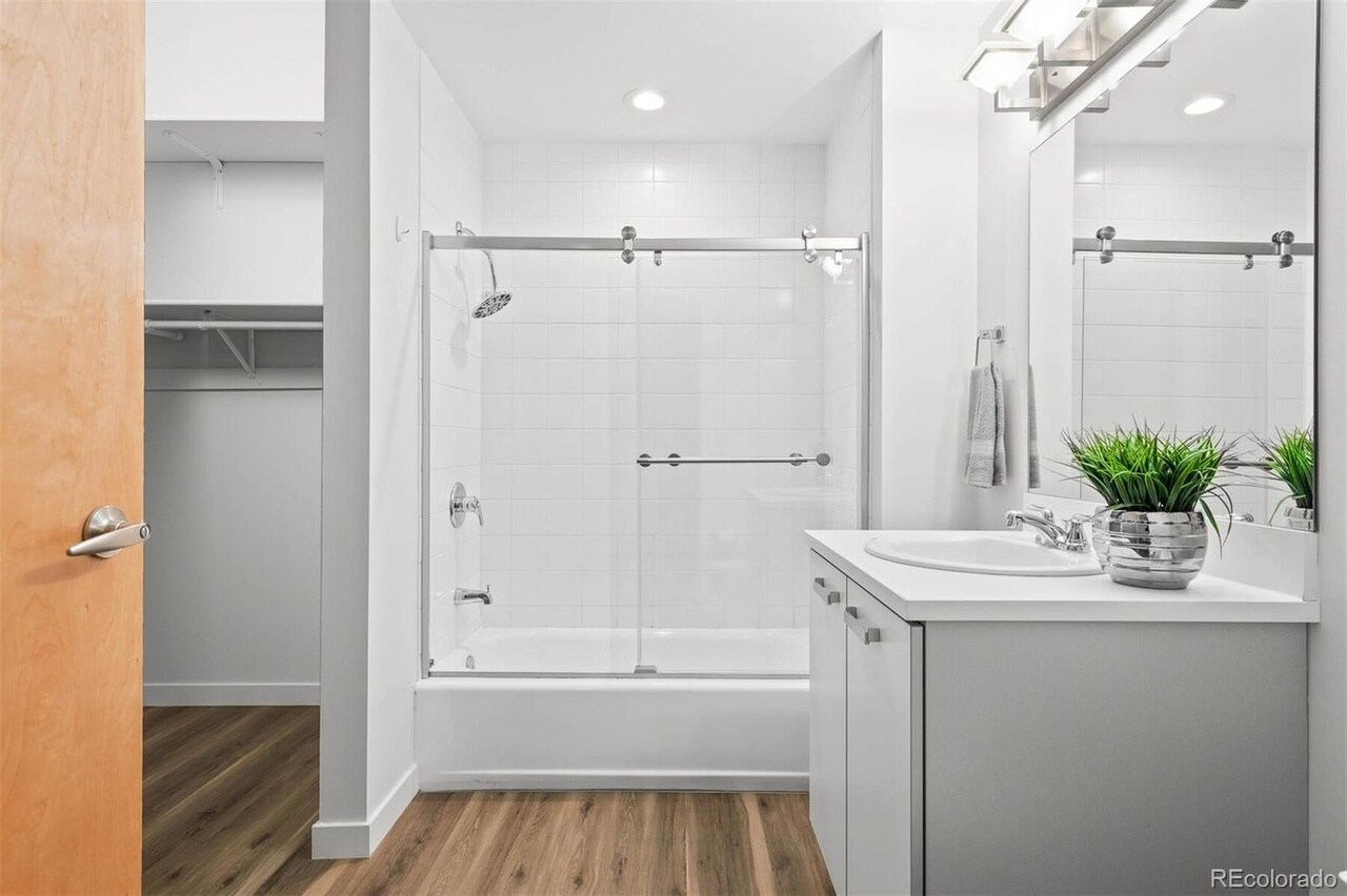 Building Photo - 3100 Huron St