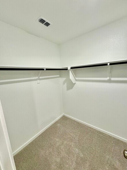 Building Photo - 1104 Barbary Fields St