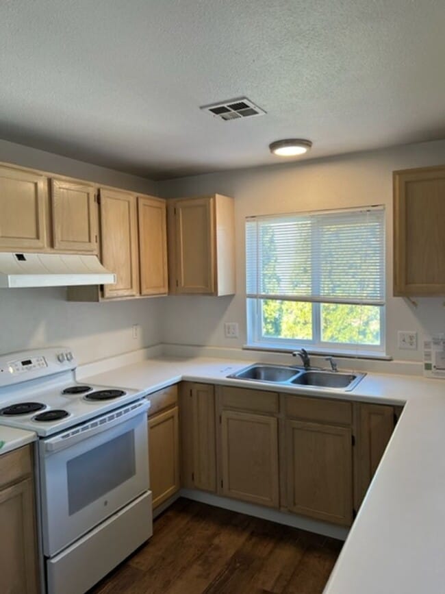 Building Photo - 3044 Sheraton Ct