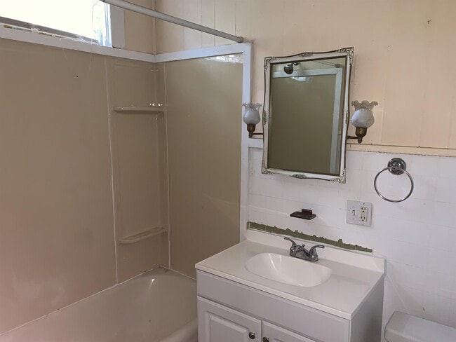 Building Photo - 313 S Brundidge St