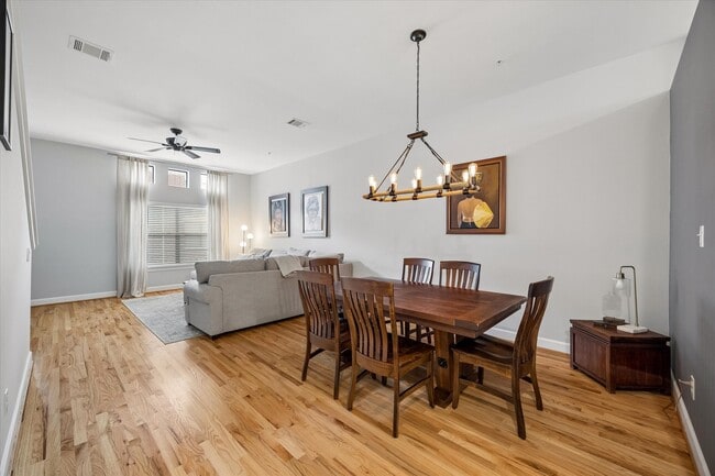 Building Photo - 8715 Meadowcroft Dr