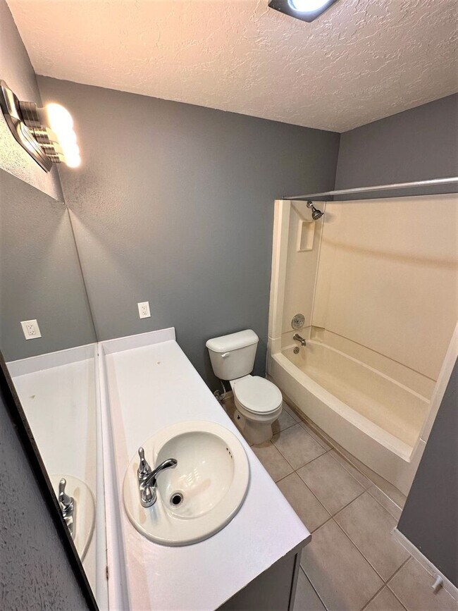 Building Photo - 2321 Gladys St, Beaumont TX 77702