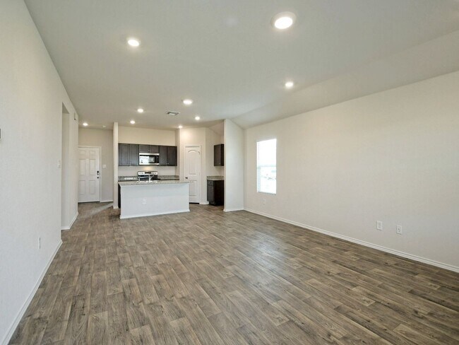 Building Photo - 4 BR/ 2BA - 1612 SF - Seguin in Arroyo Ranch!