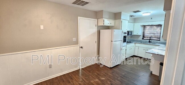 Building Photo - 5935 Antilla Dr