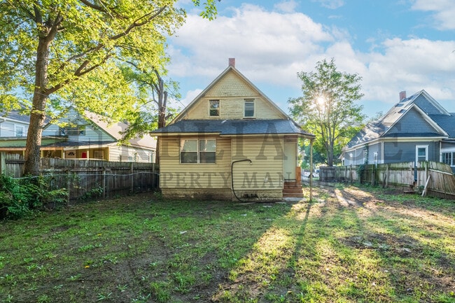 Building Photo - 1329 N Wellington Pl