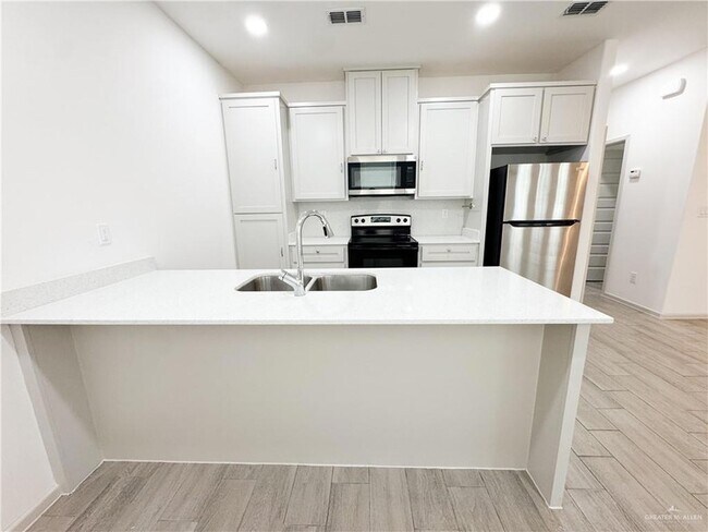 Building Photo - 2701 Sage Dr