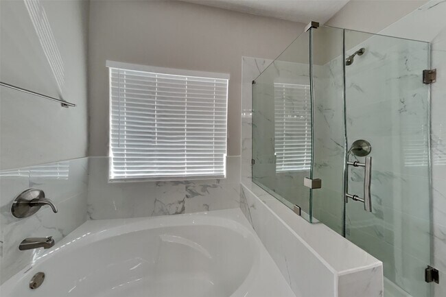 Building Photo - 8618 Cedar Walk Dr