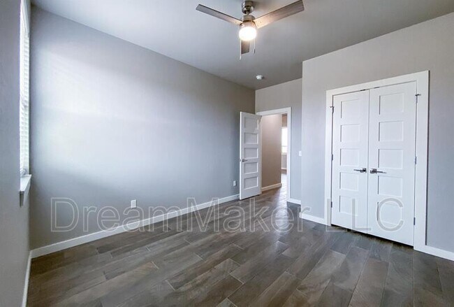 Building Photo - 917 Apple Blossom Way