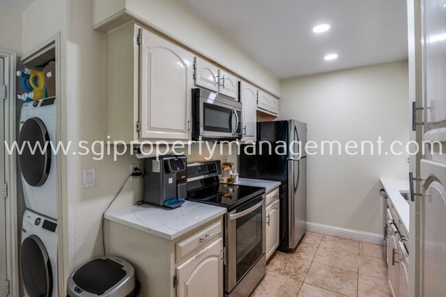 Building Photo - 5100 Verde Valley Ln