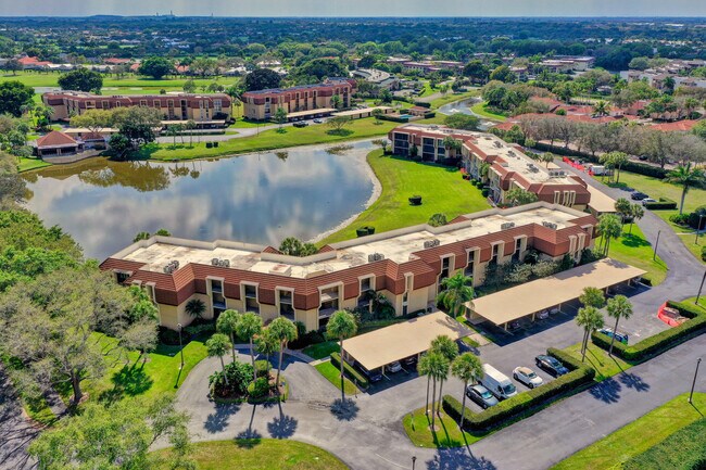 Building Photo - 5390 Woodland Lakes Dr