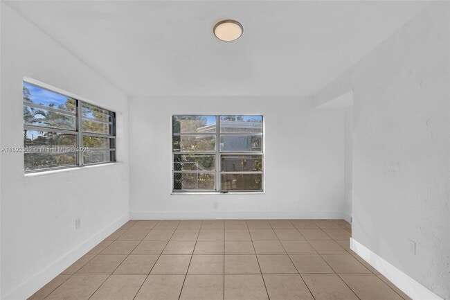 Building Photo - 137 NW 29th Ave