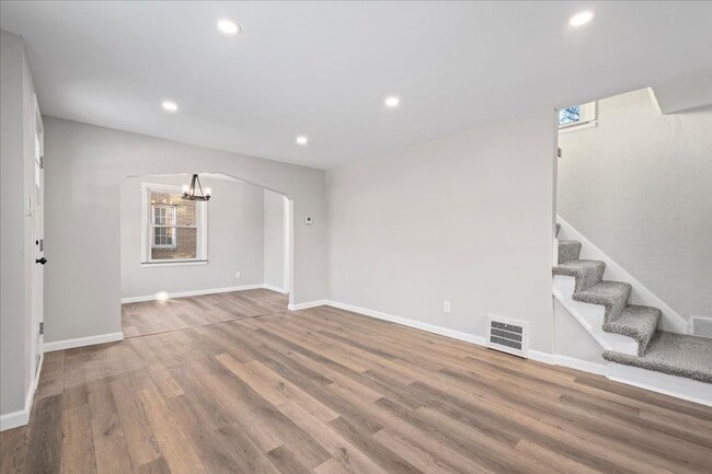 Building Photo - 3 Bedroom, 1 Bathroom Rental in Avalon