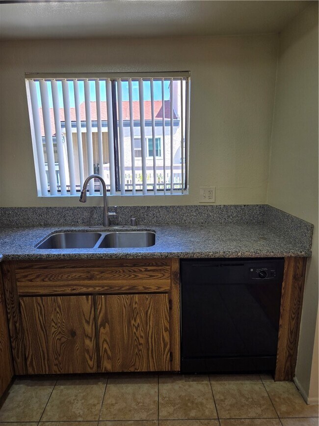 Building Photo - 13042 Casa Linda Ln