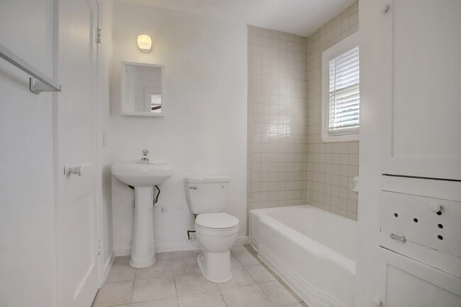 Building Photo - 1229 Heights Blvd