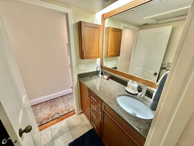 Building Photo - Dupont's Tree Lined Church Street 2 bedroom/1Bath Condo with Deck and Parking!