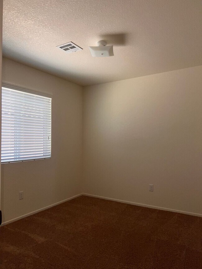 Building Photo - Desert Sands