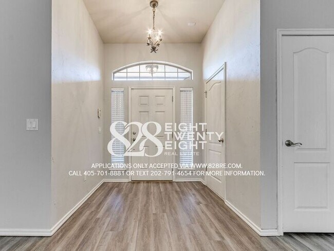 Building Photo - Lovely 3 Bed/2 Bath/2 Car Garage Single Fa...