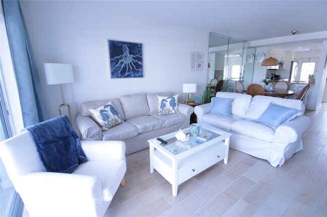Building Photo - 440 Paradise Isle Blvd