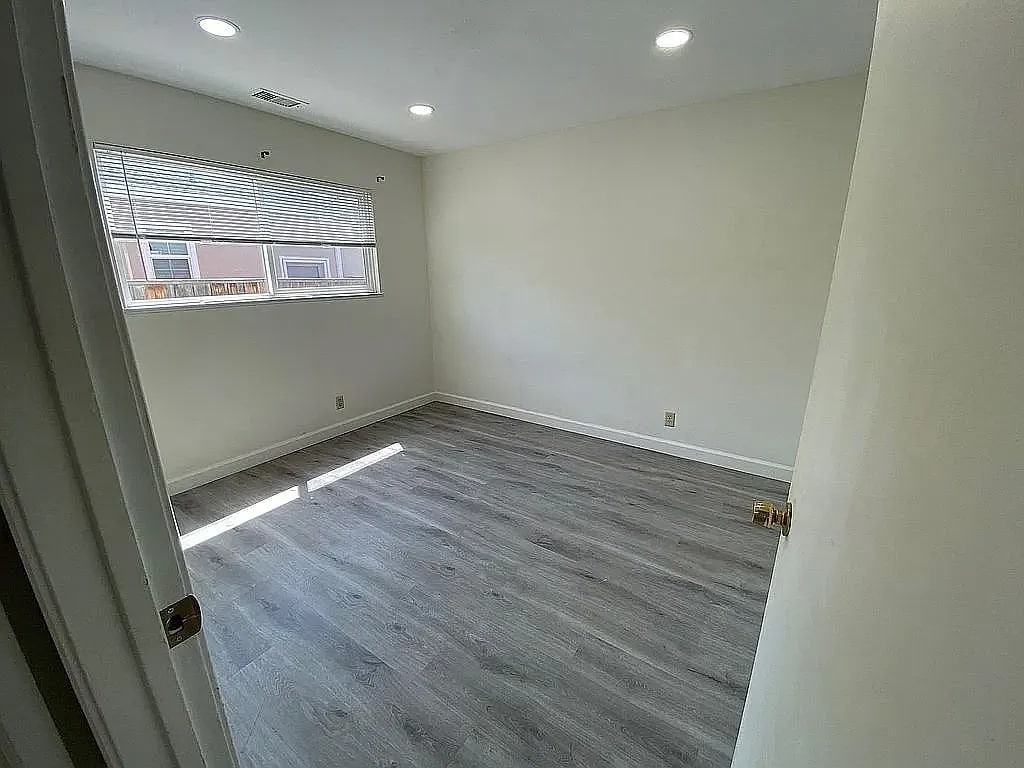 Building Photo - 40552 Verne St