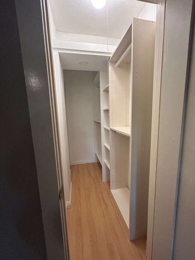 Building Photo - Beautiful Spacious 2Bd/2Bth with Bonus Family Room