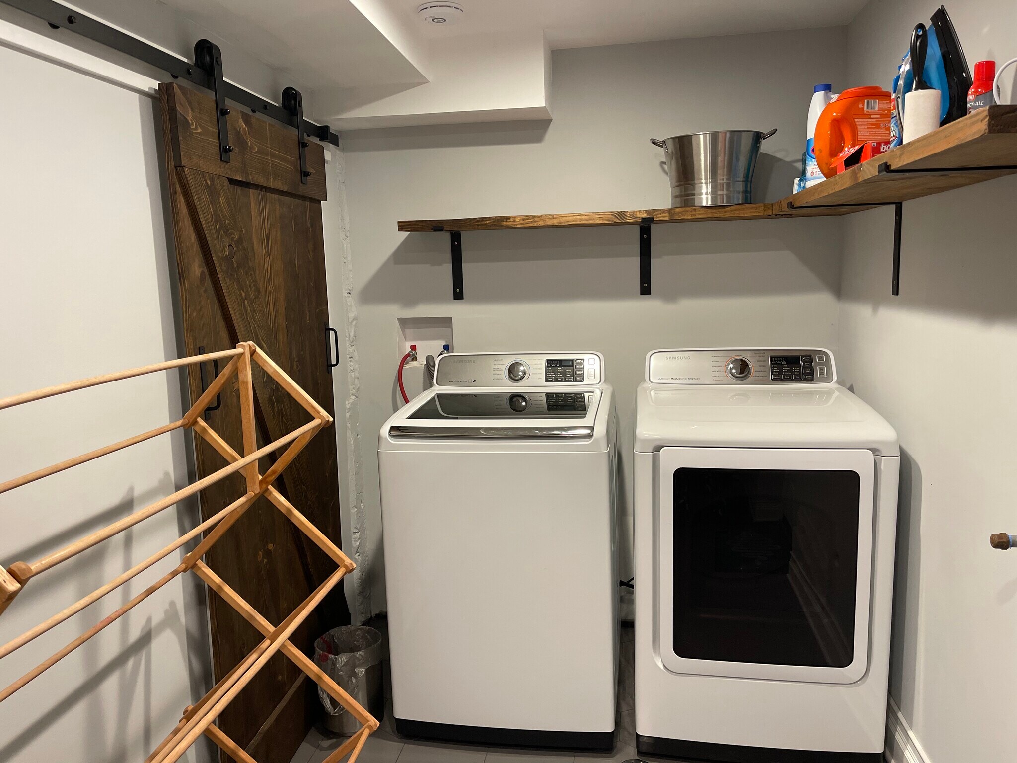 Laundry - 2717 N Artesian Ave
