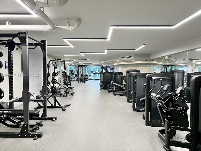 Building Photo - 400 South Pointe Dr