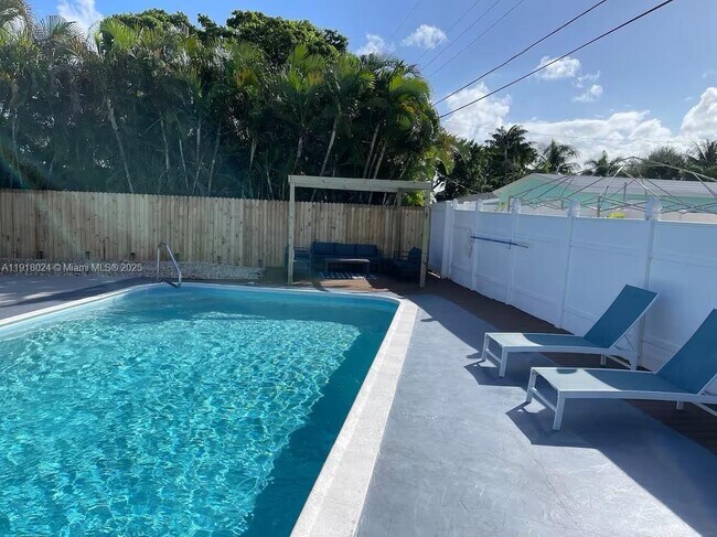 Building Photo - 5841 NE 3rd Ave