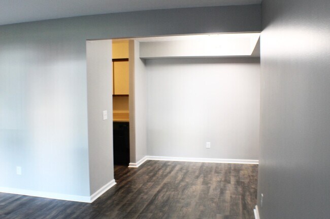Building Photo - 2 bedroom Condo for rent! Available this A...