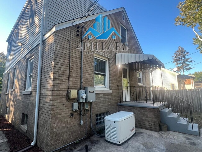 Building Photo - "Charming 3-Bedroom Home with Spacious Lay...