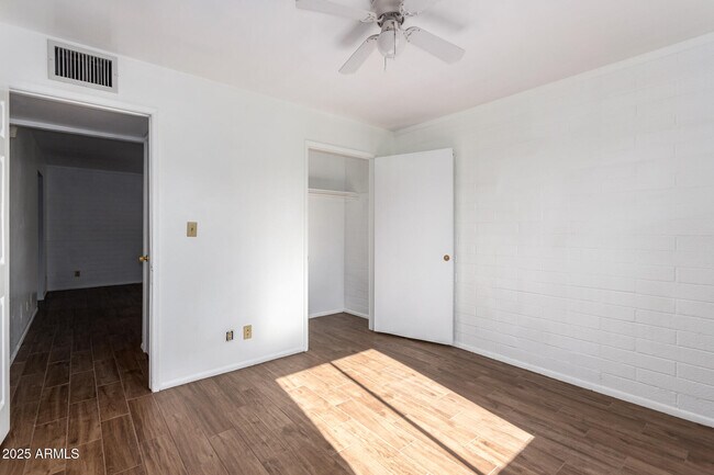 Building Photo - 1209 S Roosevelt St