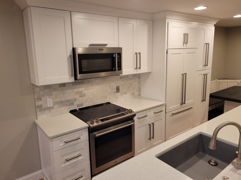 matching Microwave Stove - 10 Rolling Pines Dr