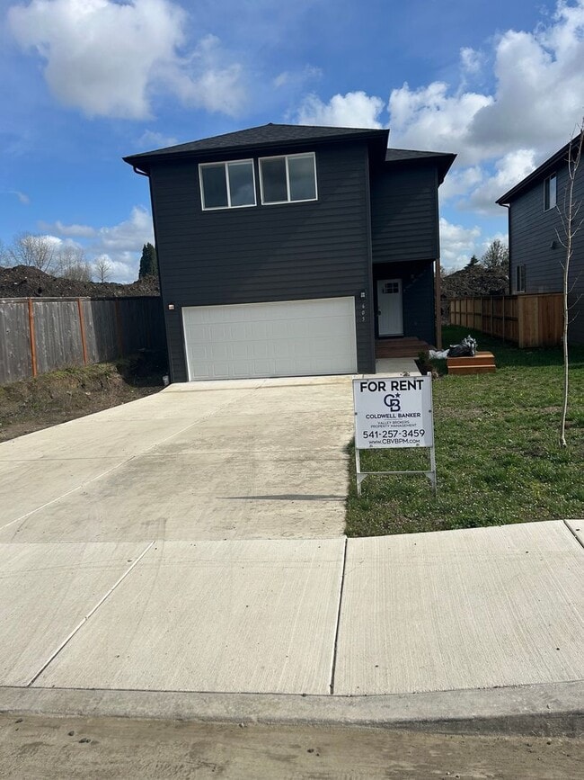 Primary Photo - Beautifully Furnished Brand New 5 Bedroom ...