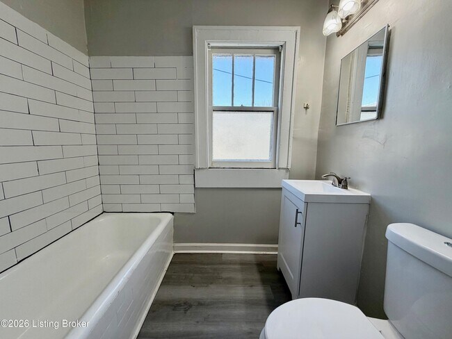 Building Photo - 729 S 39th St