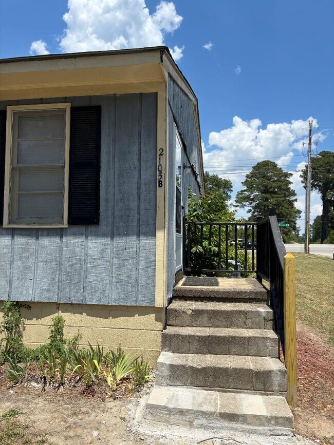 Building Photo - 2105 Cotton Cir