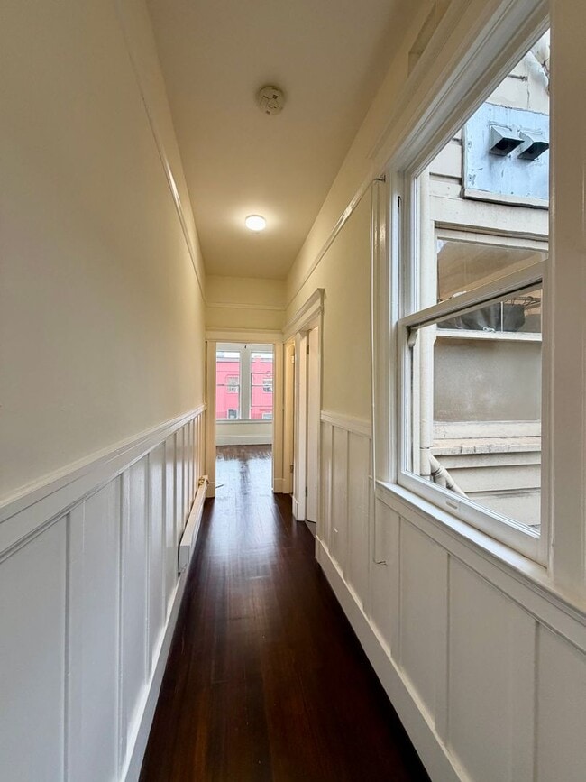 Building Photo - 225 9th St